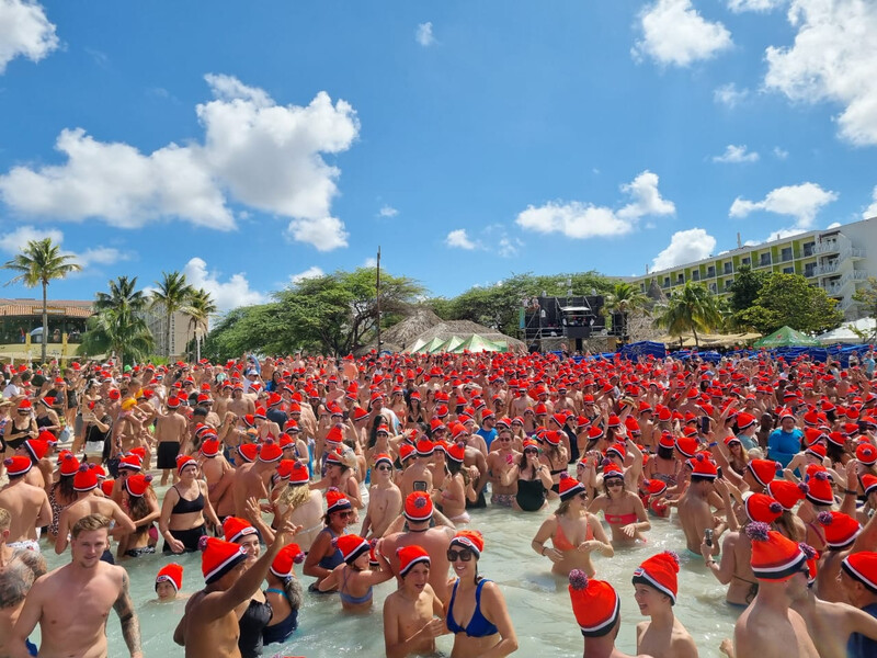 MooMba Beach In Aruba Welcomed 2024 With Record Breaking New Year S   Webimage MOO Nieuwjaarsduik 2024 1 