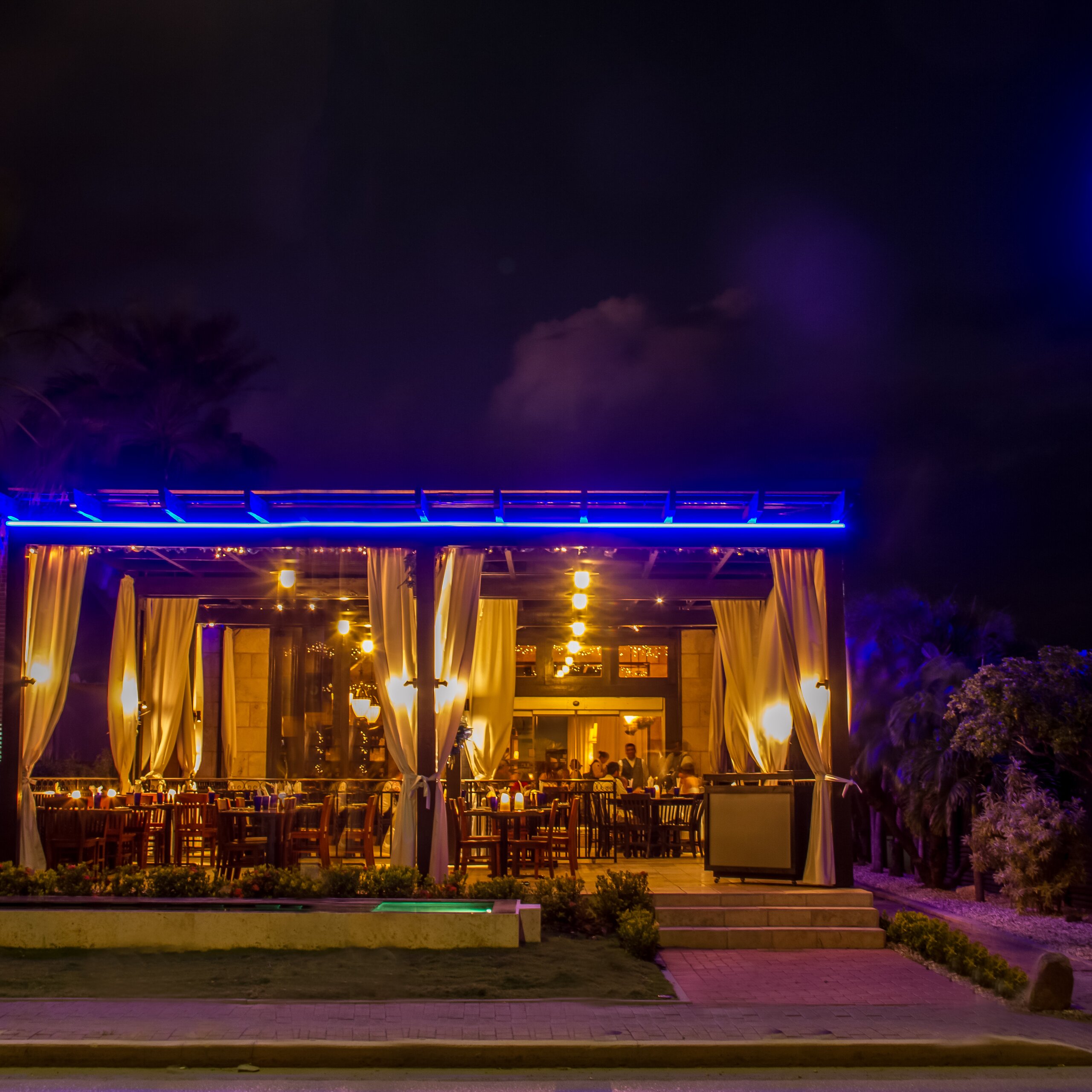 Fresh Caribbean Seafood in Palm Beach, Aruba Aqua Grill Restaurant